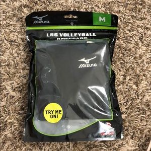 BRAND NEW mizuno volleyball knee pads